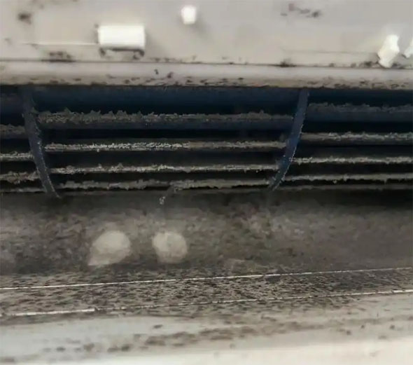 唐山市空调吹的风有股烧焦味是怎么回事